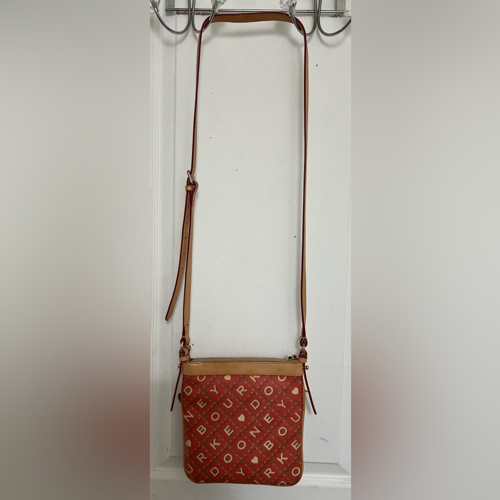 ❤️Vintage Dooney & Bourke “Heart Design” Crossbody Bag - Picture 6 of 10
